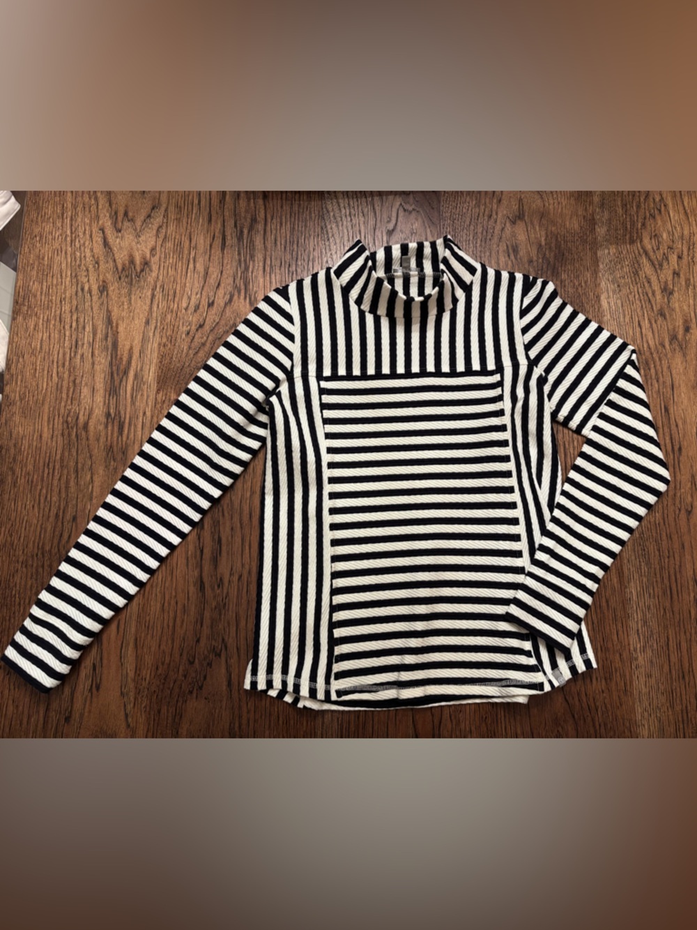 Talbots Striped Textured Top Size S Black Ivory Long Sleeve Athleisure - Picture 2 of 12